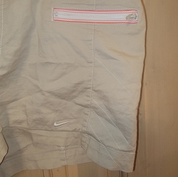Misses sz M Nike cotton spandex tan shorts Cute - Picture 4 of 4